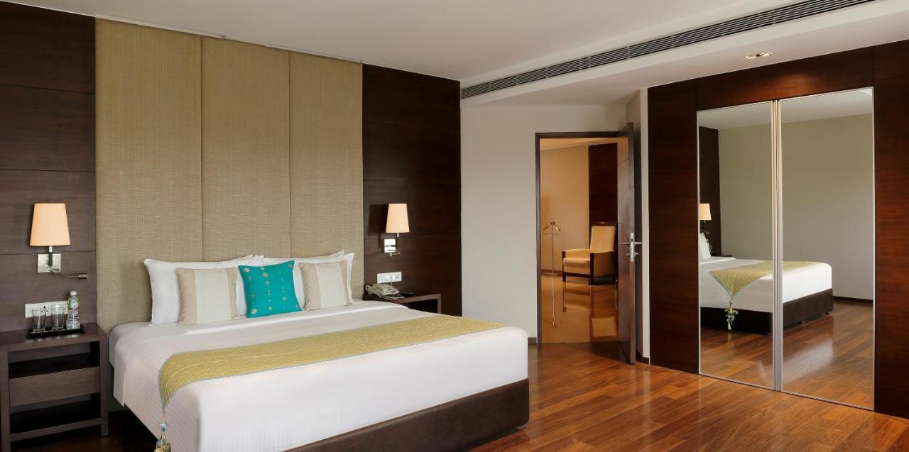 Grand Mercure Vadodara Surya Palace Dış mekan fotoğraf