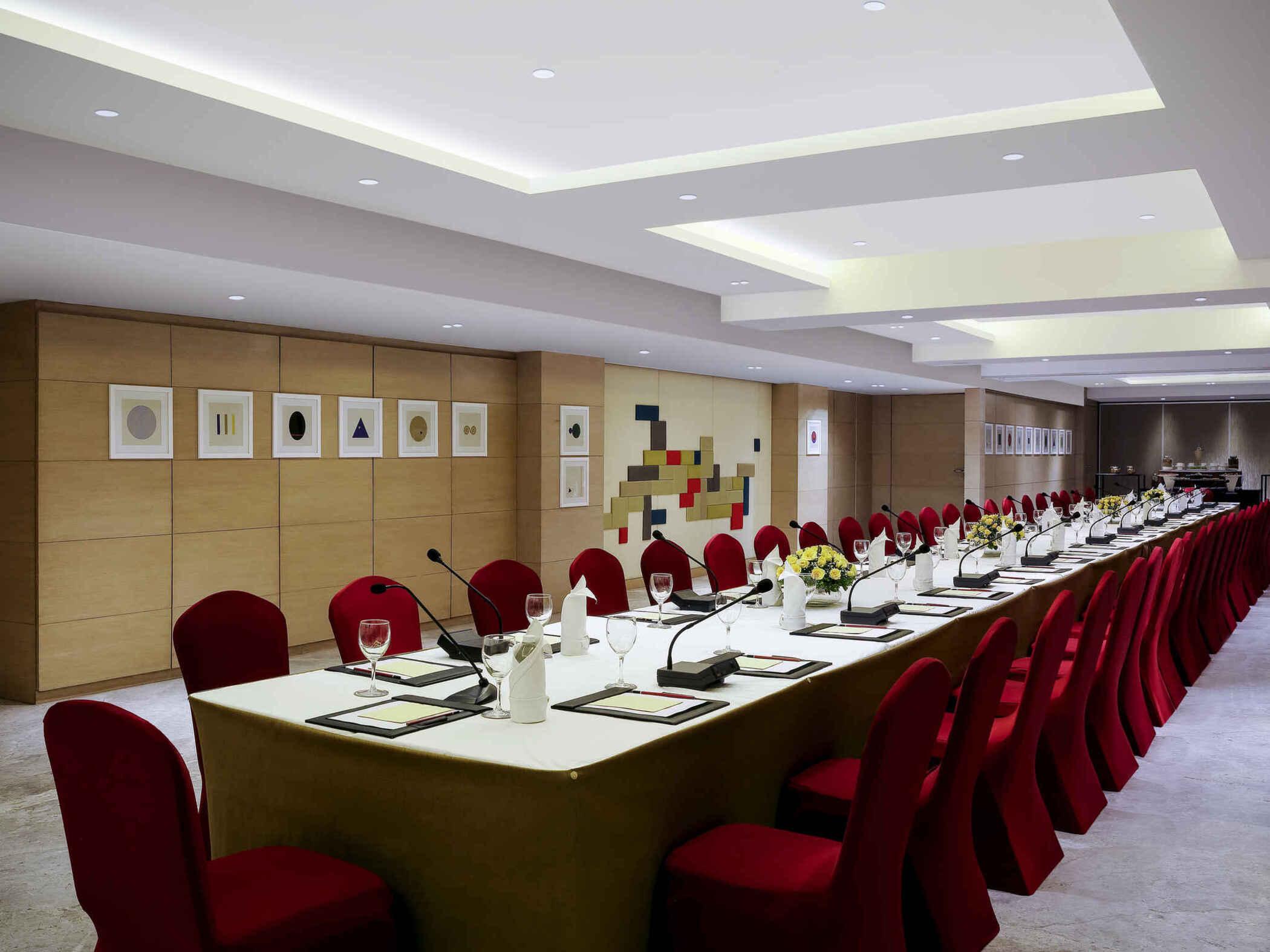 Grand Mercure Vadodara Surya Palace Dış mekan fotoğraf
