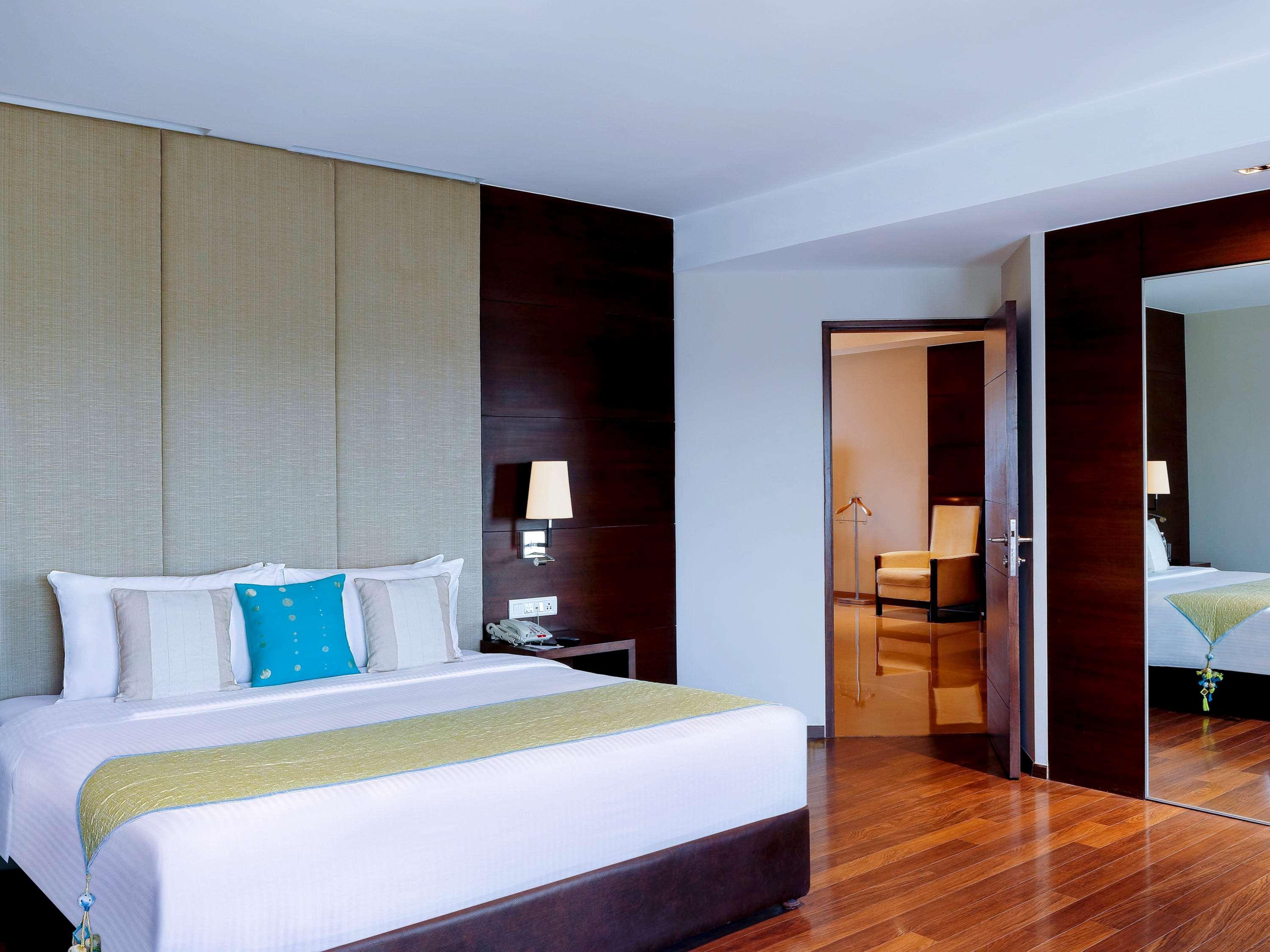 Grand Mercure Vadodara Surya Palace Dış mekan fotoğraf