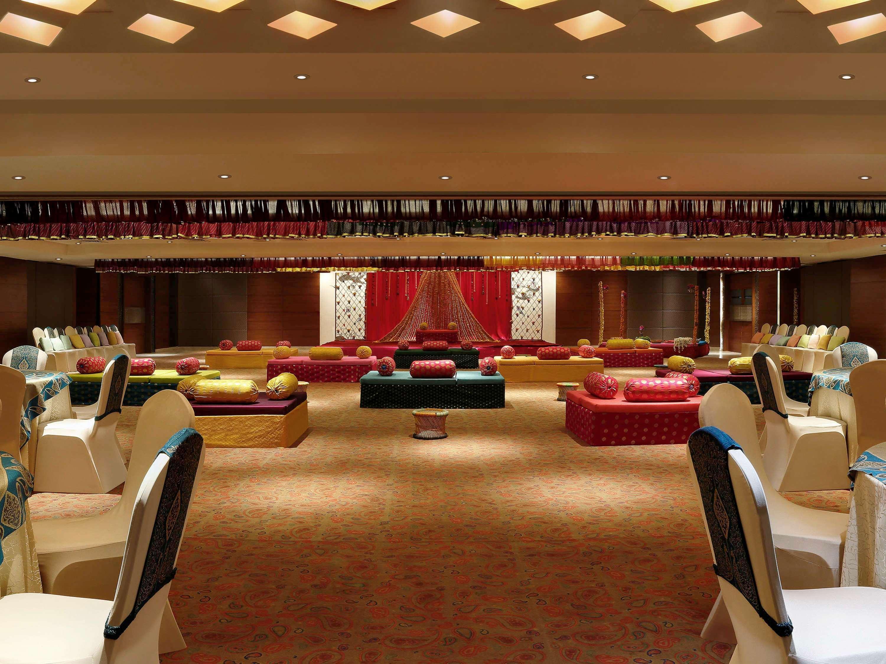 Grand Mercure Vadodara Surya Palace Dış mekan fotoğraf