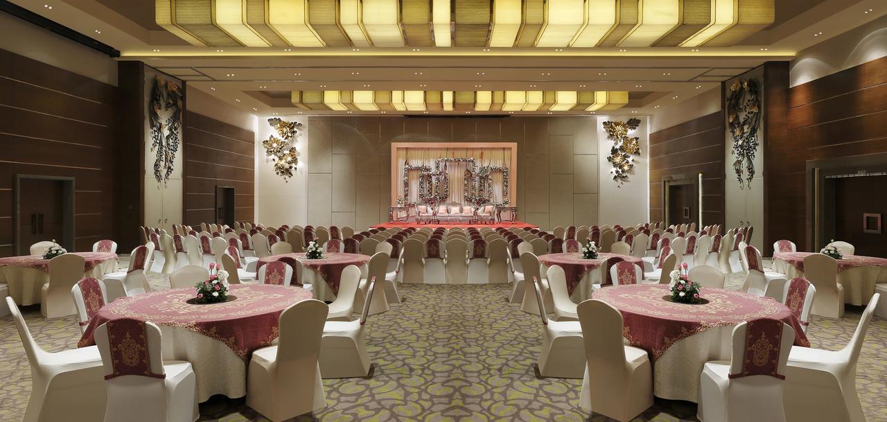 Grand Mercure Vadodara Surya Palace Dış mekan fotoğraf