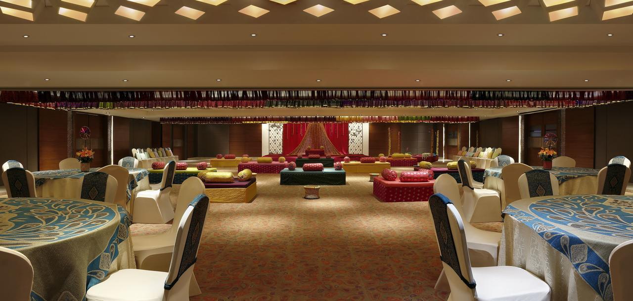 Grand Mercure Vadodara Surya Palace Dış mekan fotoğraf