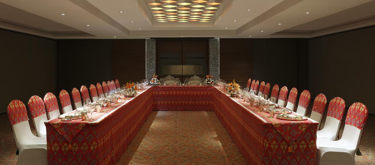 Grand Mercure Vadodara Surya Palace Dış mekan fotoğraf
