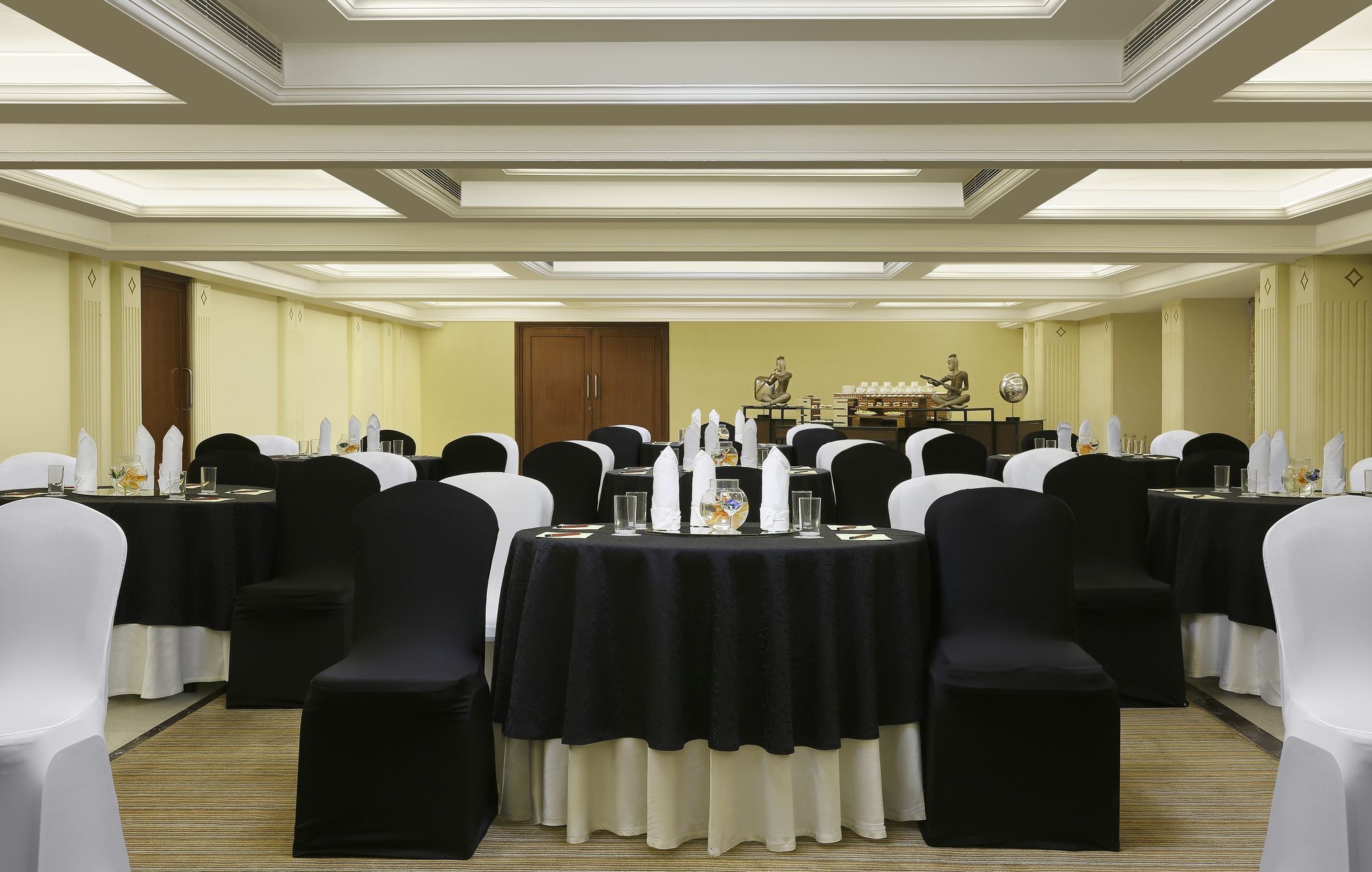 Grand Mercure Vadodara Surya Palace Dış mekan fotoğraf