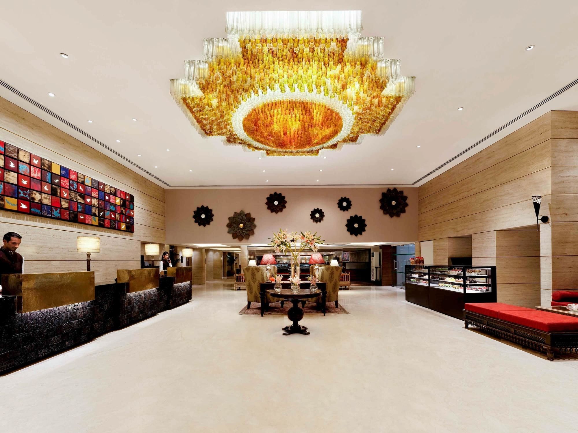 Grand Mercure Vadodara Surya Palace Dış mekan fotoğraf