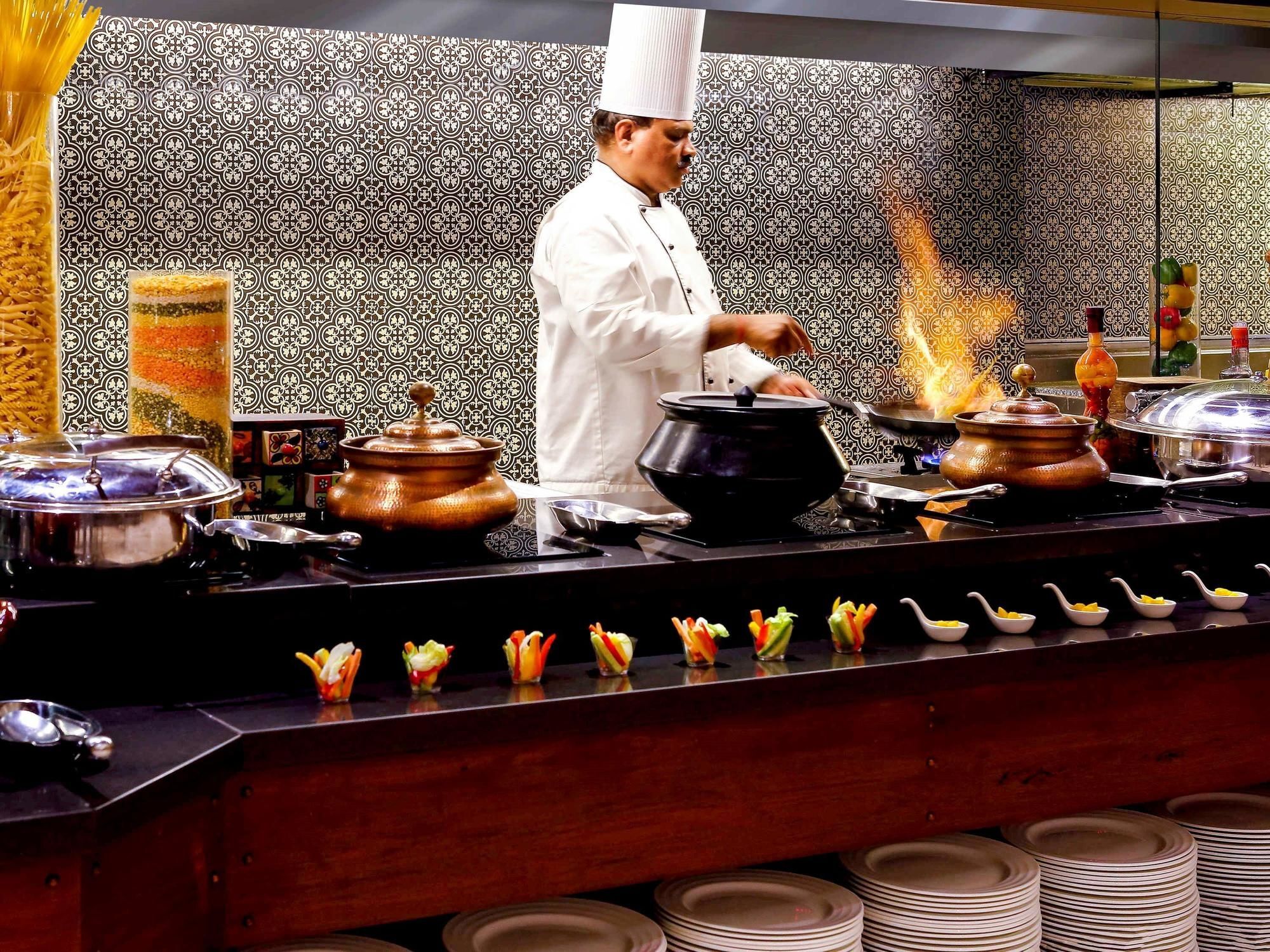 Grand Mercure Vadodara Surya Palace Dış mekan fotoğraf