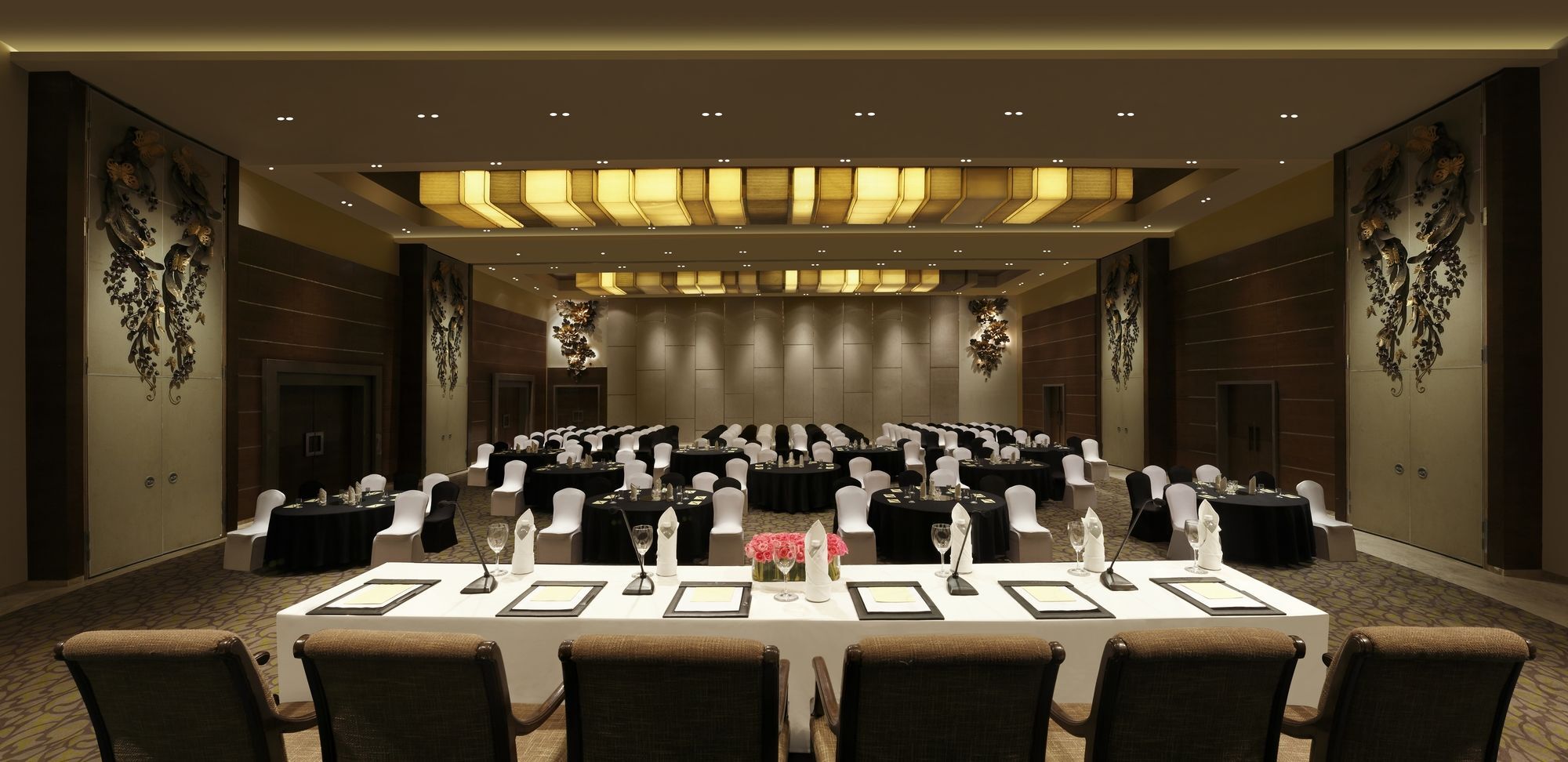 Grand Mercure Vadodara Surya Palace Dış mekan fotoğraf